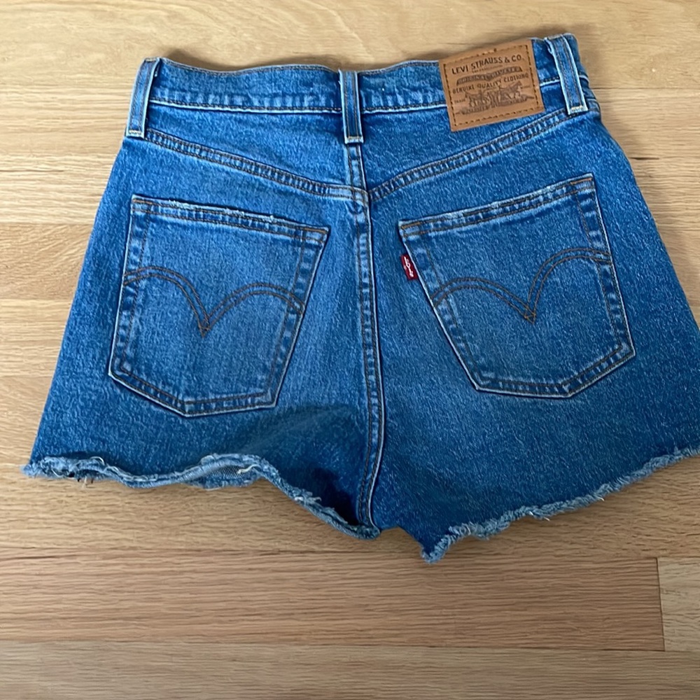 Levi’s Ribcage shorts - Picture 3 of 5